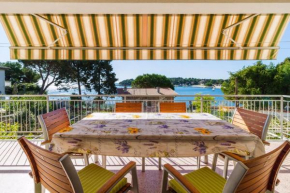 Geräumige Wohnung Lory Mit Meerblick In Strandnähe